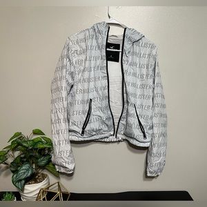 Hollister windbreaker is missing the zipper, but has no stains. Adjustable.